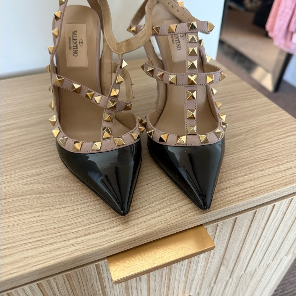 Valentino Garavani Black and Tan Rockstud Heels